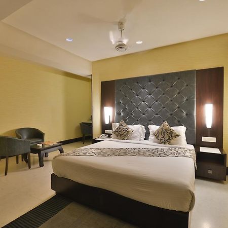 The Golden Oak Otel Rāipur Dış mekan fotoğraf