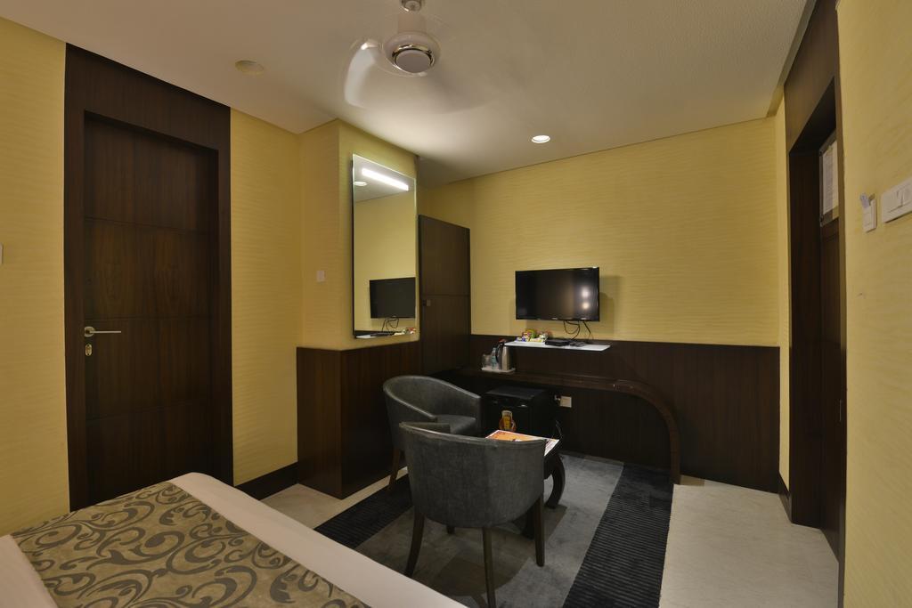 The Golden Oak Otel Rāipur Dış mekan fotoğraf