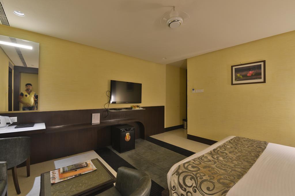 The Golden Oak Otel Rāipur Dış mekan fotoğraf