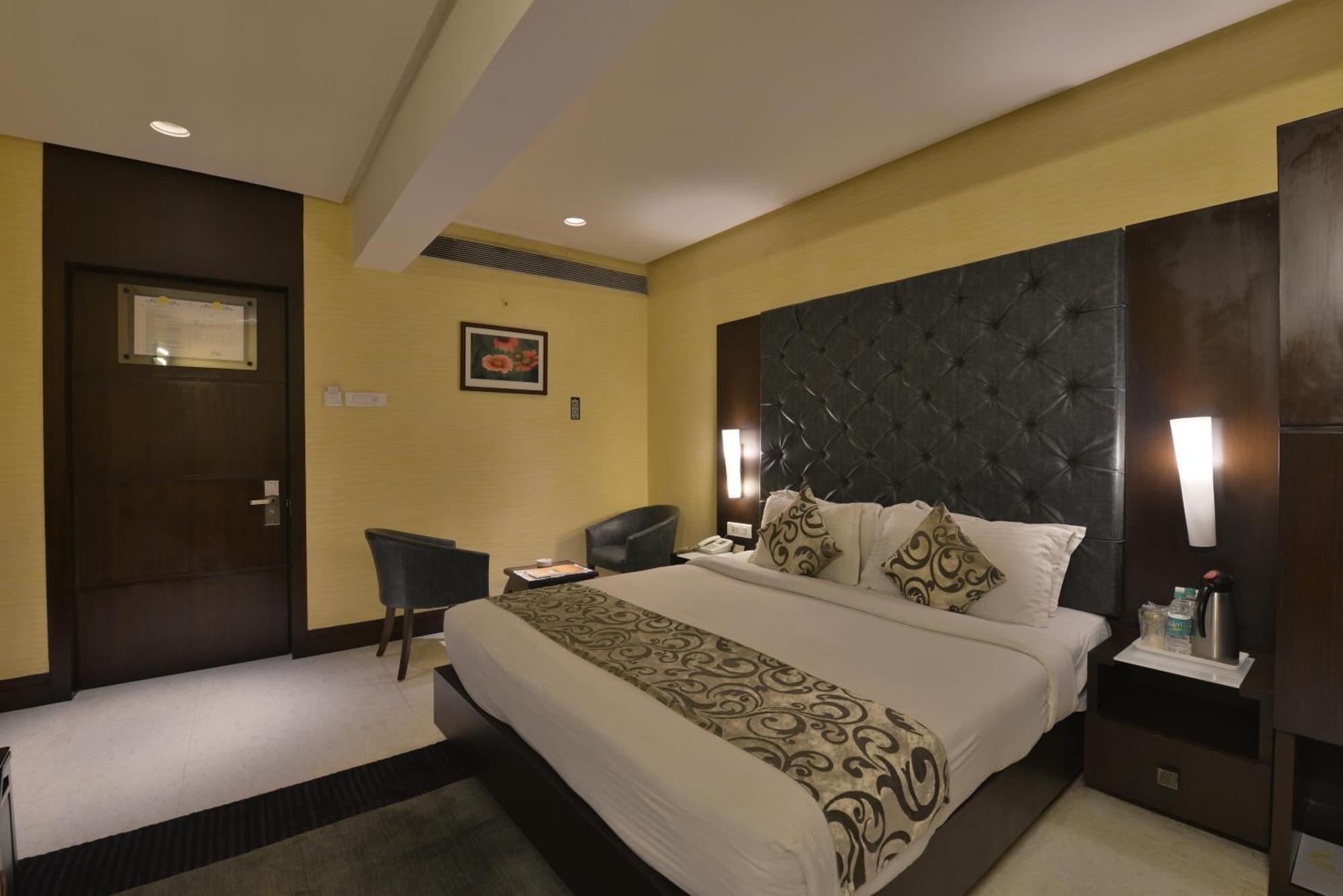 The Golden Oak Otel Rāipur Dış mekan fotoğraf