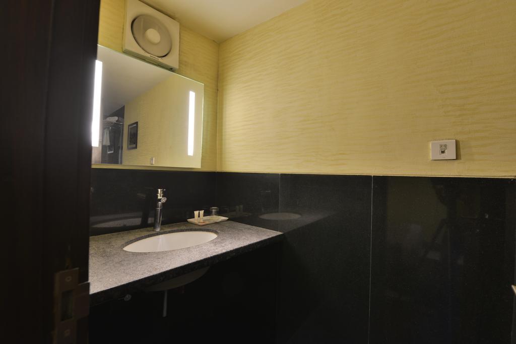 The Golden Oak Otel Rāipur Dış mekan fotoğraf