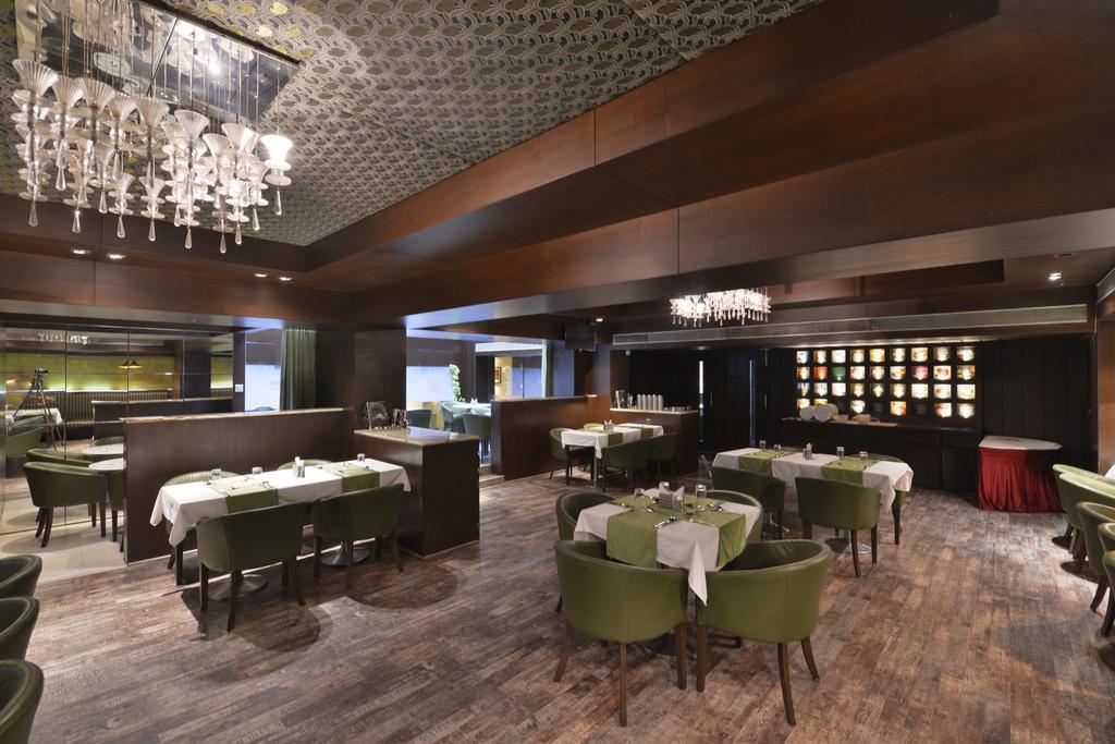 The Golden Oak Otel Rāipur Dış mekan fotoğraf