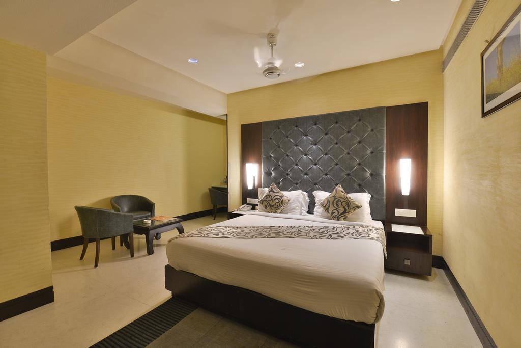 The Golden Oak Otel Rāipur Dış mekan fotoğraf