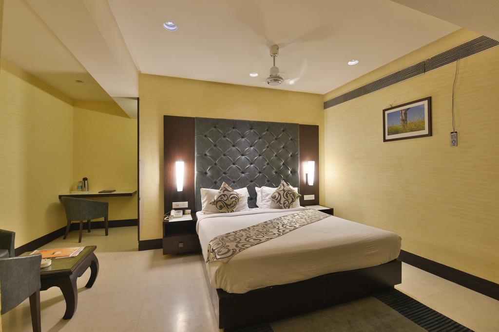 The Golden Oak Otel Rāipur Dış mekan fotoğraf